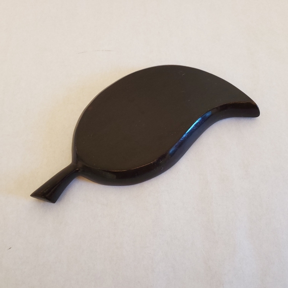 Small hand carved Mahogany plate - Picture 2 of 3